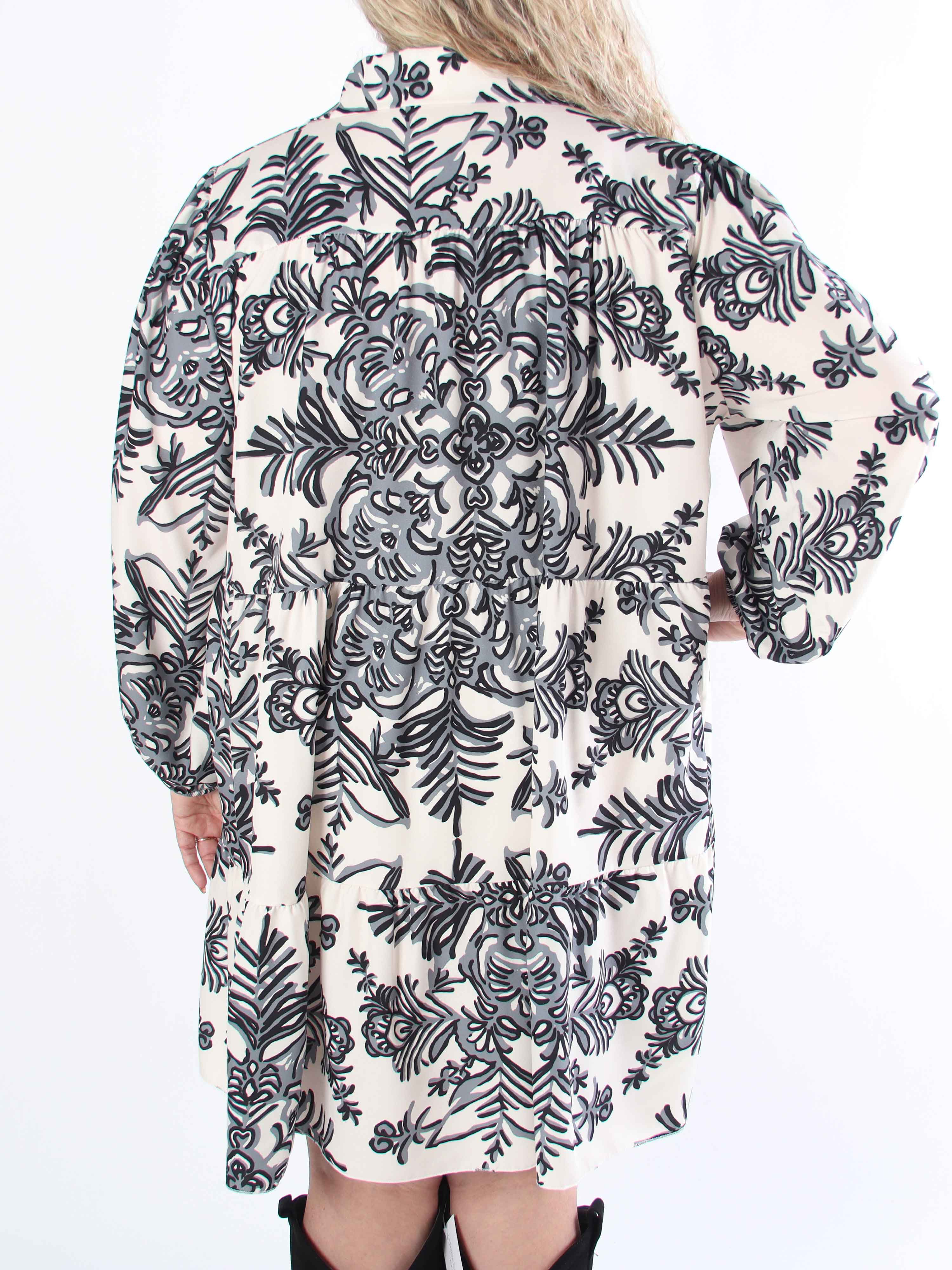 Sophie - Mönstrad plus size-skjortklänning i viskosblandning med volangkant